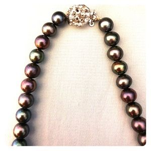 Tahitian pearl necklace